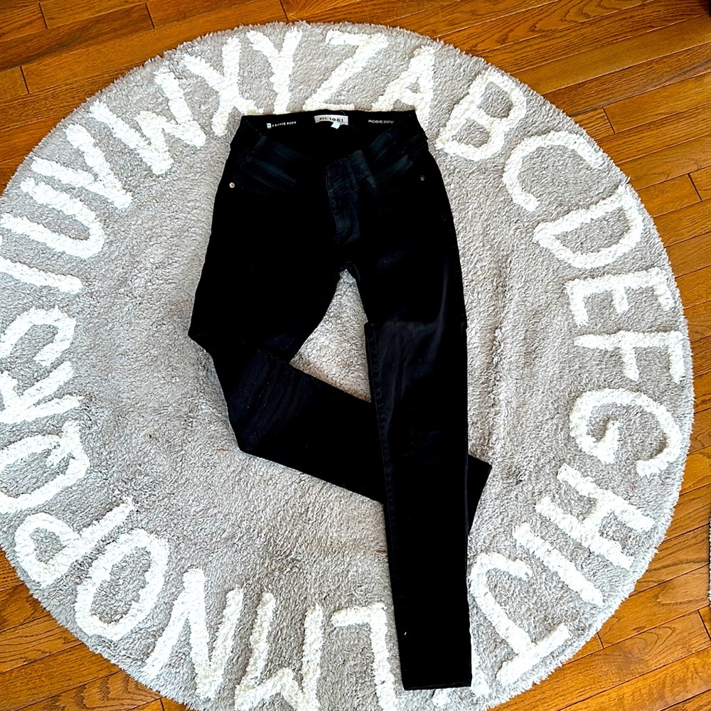 DL 1961 Rosie Pope maternity skinny jeans. Size 25–30” inseam. Color- deep noir